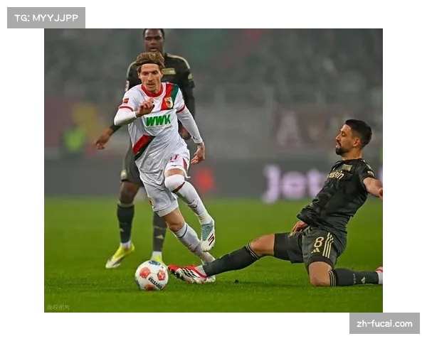 替补奇兵:奥格斯堡小将在补时阶段攻入绝平球后的庆祝